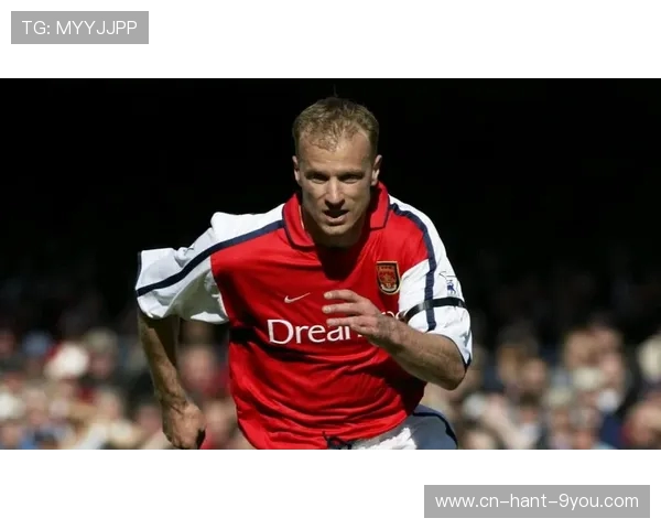 丹尼斯·博格坎普：传奇前锋的巅峰岁月与足球艺术之路